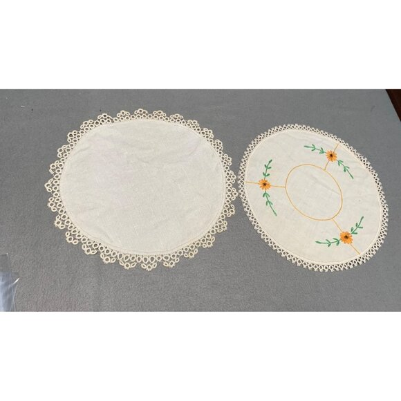 Vintage Handmade Embroidered Doilies Set of 2 11" Round Lace Edging Floral Desig - Picture 1 of 7